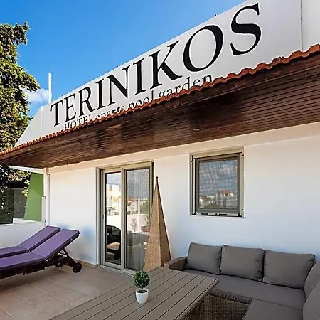 Terinikos Sunny Garden & Junior 호텔 2*